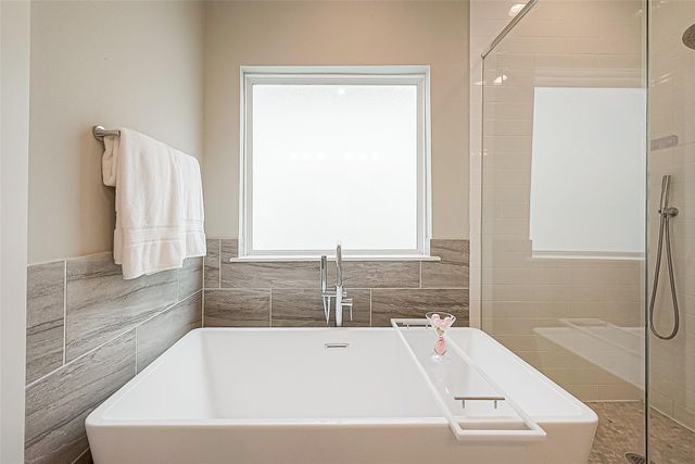 2051 Sherwood Forest Street, Houston, TX 77043