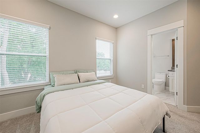 2051 Sherwood Forest Street, Houston, TX 77043