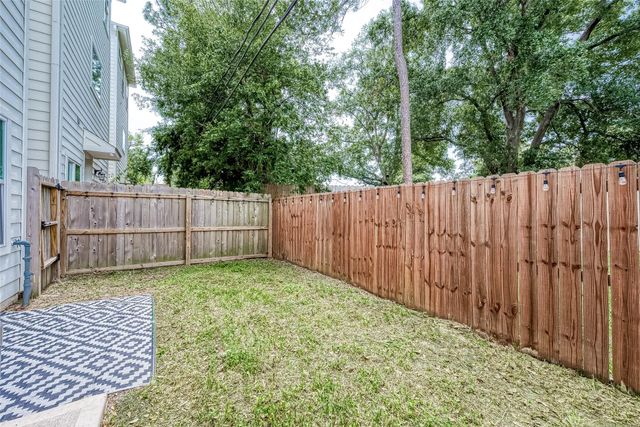 2051 Sherwood Forest Street, Houston, TX 77043