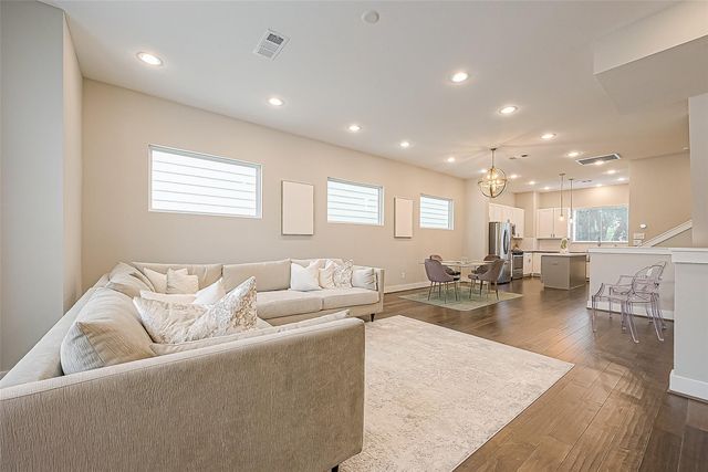 2051 Sherwood Forest Street, Houston, TX 77043