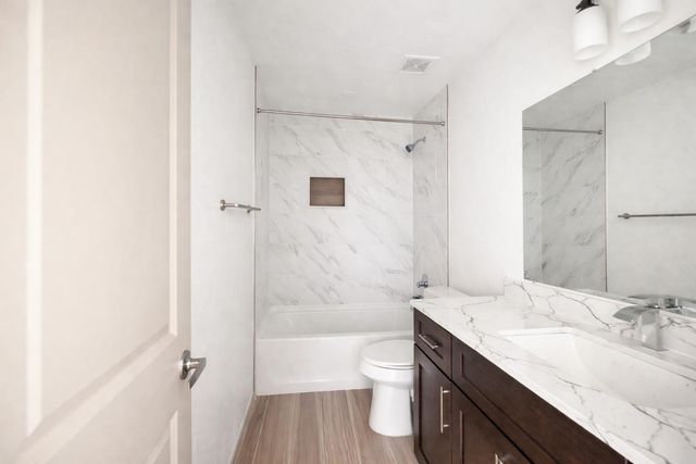 113 Bolden St A B, Houston, TX 77029