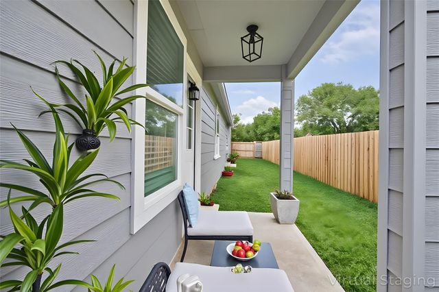 113 Bolden St A B, Houston, TX 77029