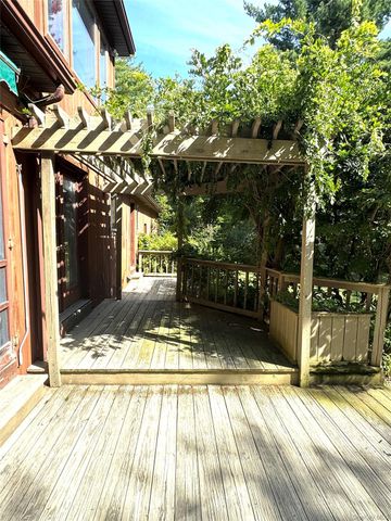 211 Meadow Brook Lane, Greenville, NY 12083