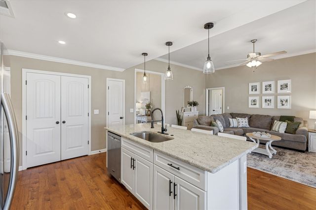 7866 IVY LAKE LN, Bartlett, TN 38133