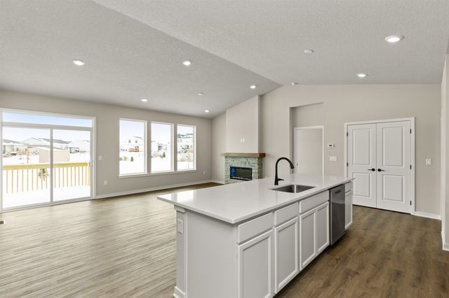 16520 Bentwood Drive, Urbandale, IA 50323