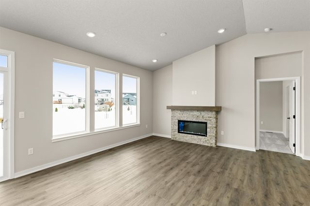 16520 Bentwood Drive, Urbandale, IA 50323