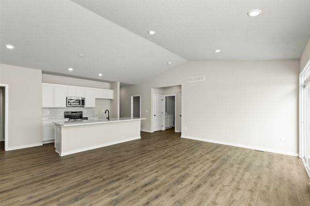 16520 Bentwood Drive, Urbandale, IA 50323