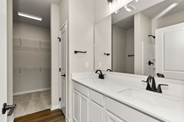 16520 Bentwood Drive, Urbandale, IA 50323