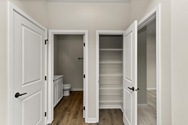 16520 Bentwood Drive, Urbandale, IA 50323