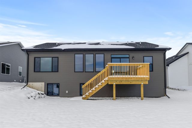 16520 Bentwood Drive, Urbandale, IA 50323