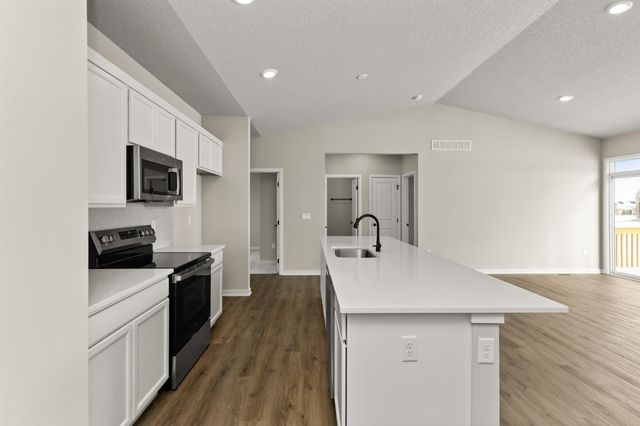 16520 Bentwood Drive, Urbandale, IA 50323