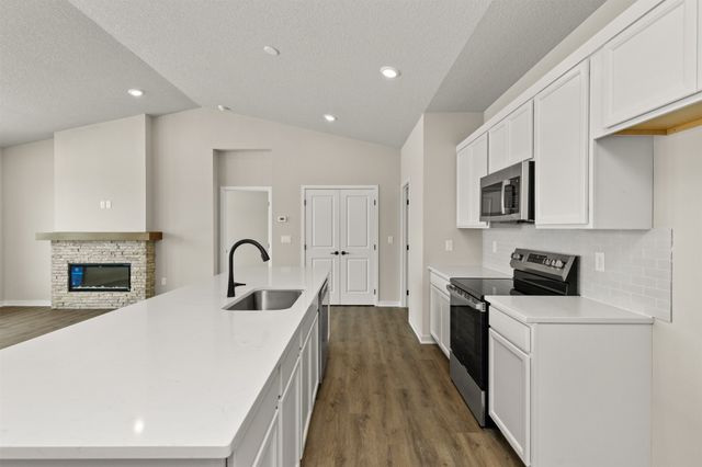 16520 Bentwood Drive, Urbandale, IA 50323