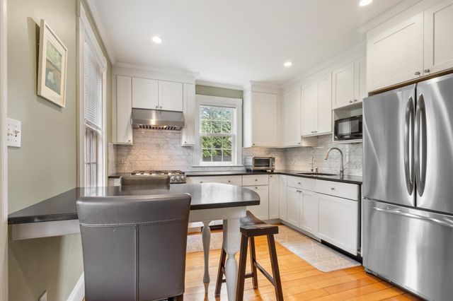 33 School Street 3, Andover, MA 01810