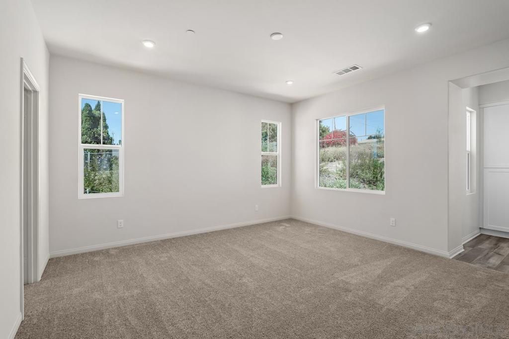 Image 11 of property listing at 1523 Wingwood, Vista, CA 92083