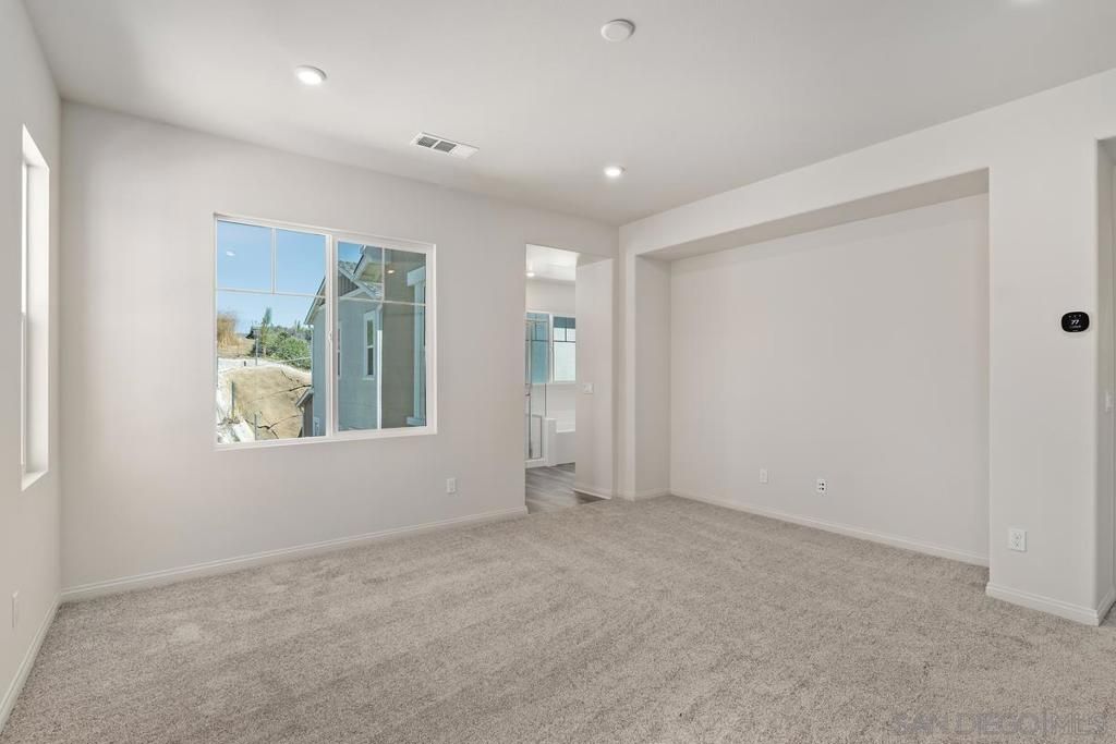 Image 12 of property listing at 1523 Wingwood, Vista, CA 92083