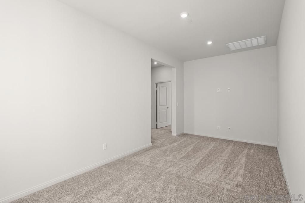 Image 13 of property listing at 1523 Wingwood, Vista, CA 92083