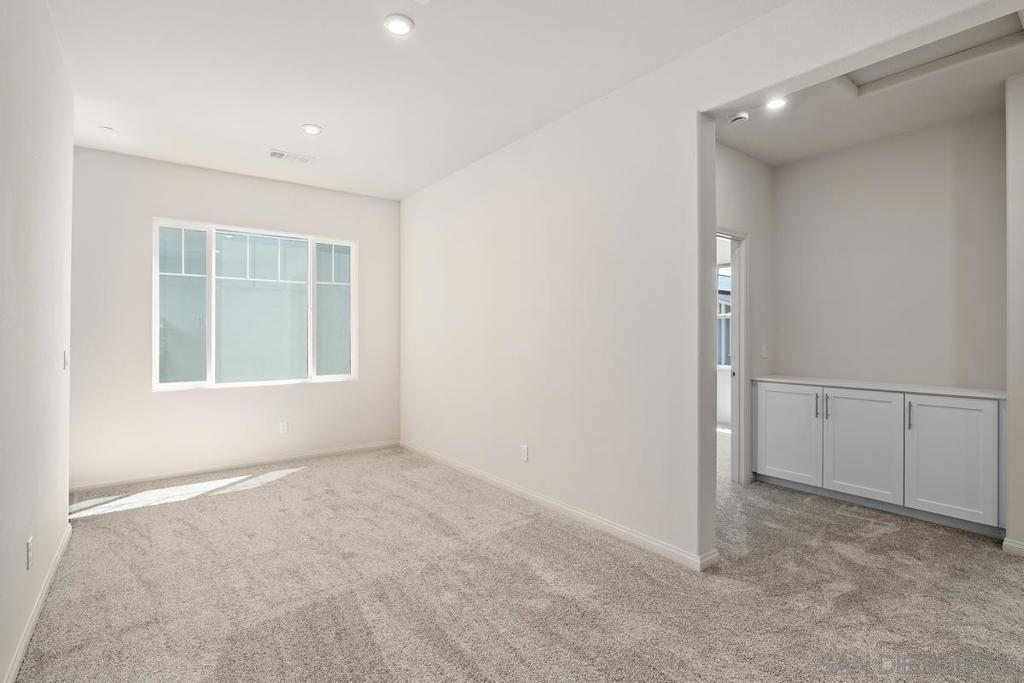 Image 14 of property listing at 1523 Wingwood, Vista, CA 92083