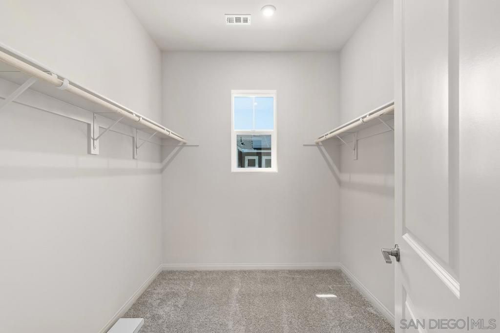 Image 15 of property listing at 1523 Wingwood, Vista, CA 92083
