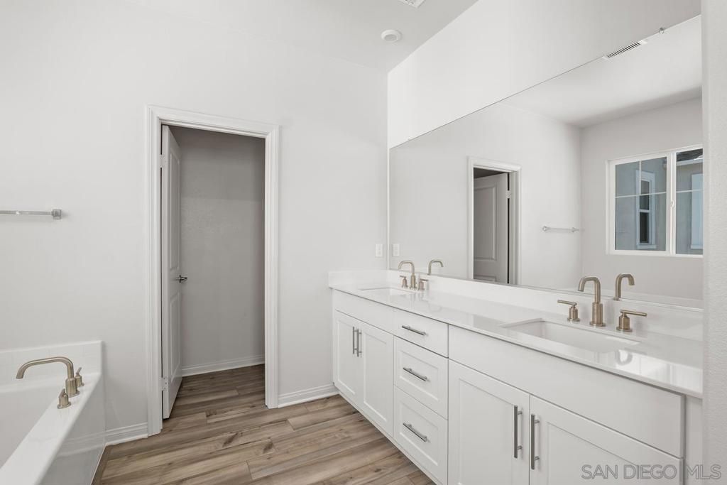 Image 18 of property listing at 1523 Wingwood, Vista, CA 92083