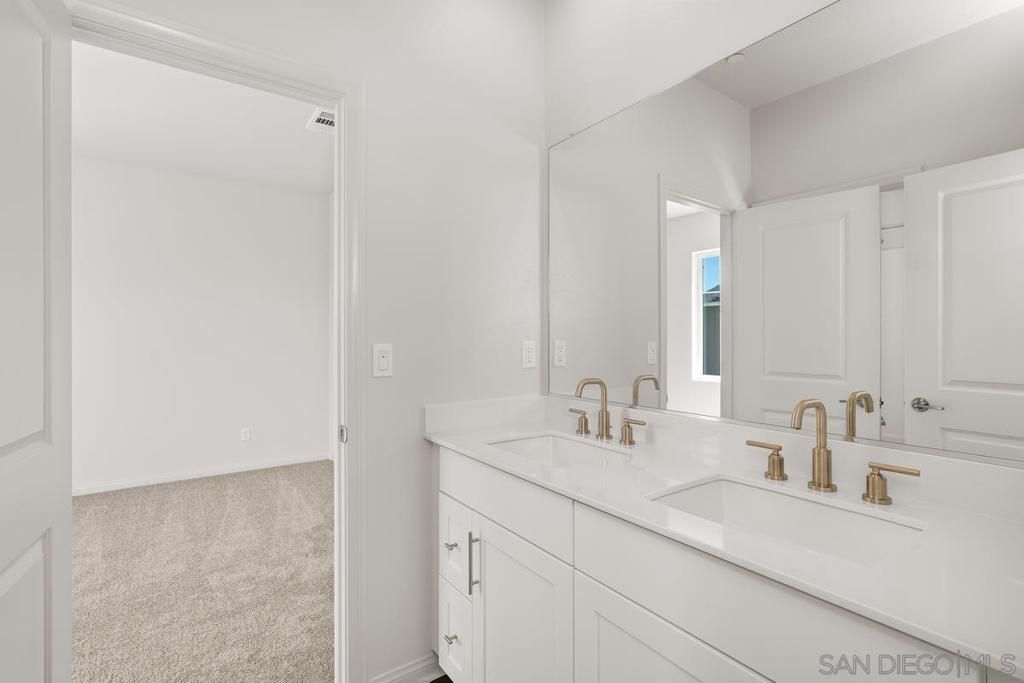 Image 22 of property listing at 1523 Wingwood, Vista, CA 92083