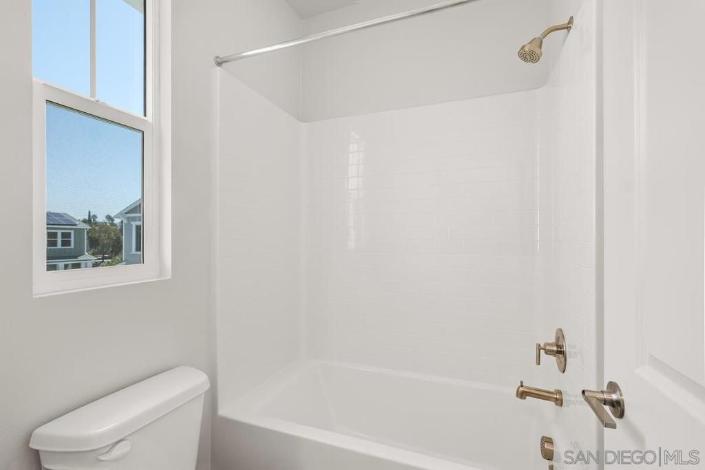 Image 24 of property listing at 1523 Wingwood, Vista, CA 92083