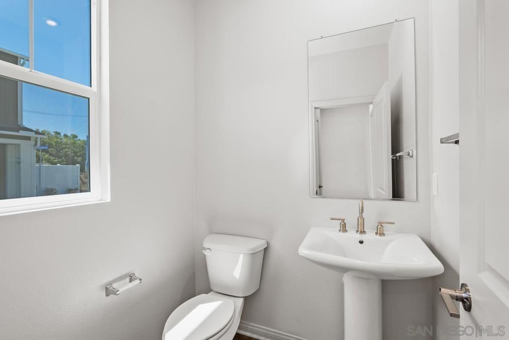 Image 25 of property listing at 1523 Wingwood, Vista, CA 92083