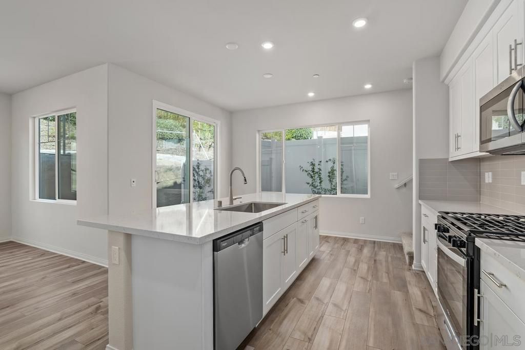 Image 4 of property listing at 1523 Wingwood, Vista, CA 92083