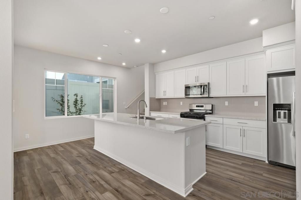 Image 5 of property listing at 1523 Wingwood, Vista, CA 92083