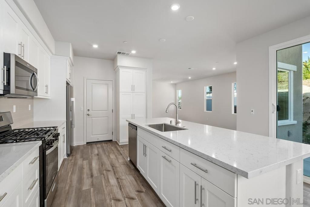 Image 6 of property listing at 1523 Wingwood, Vista, CA 92083