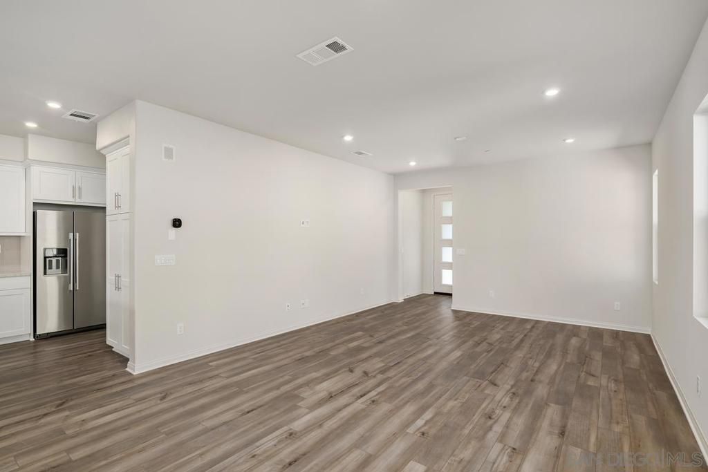 Image 9 of property listing at 1523 Wingwood, Vista, CA 92083