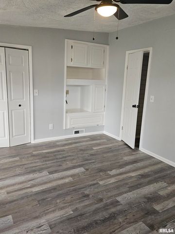 619 W PINE Street, Chillicothe, IL 61523