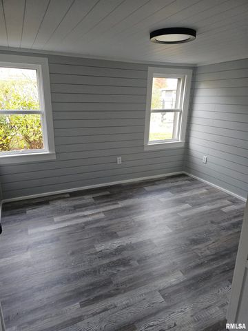 619 W PINE Street, Chillicothe, IL 61523