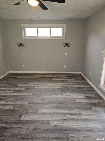 619 W PINE Street, Chillicothe, IL 61523