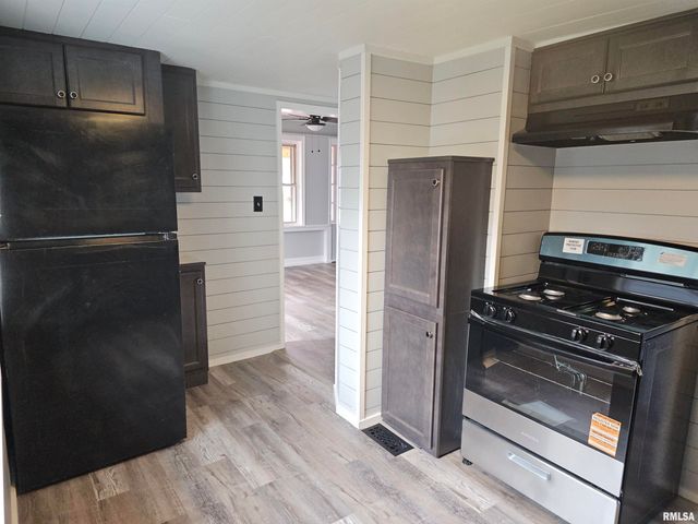 619 W PINE Street, Chillicothe, IL 61523