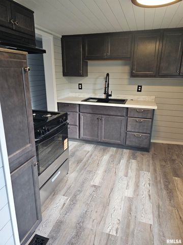 619 W PINE Street, Chillicothe, IL 61523