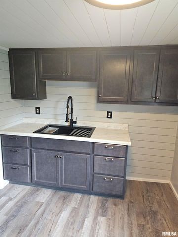 619 W PINE Street, Chillicothe, IL 61523