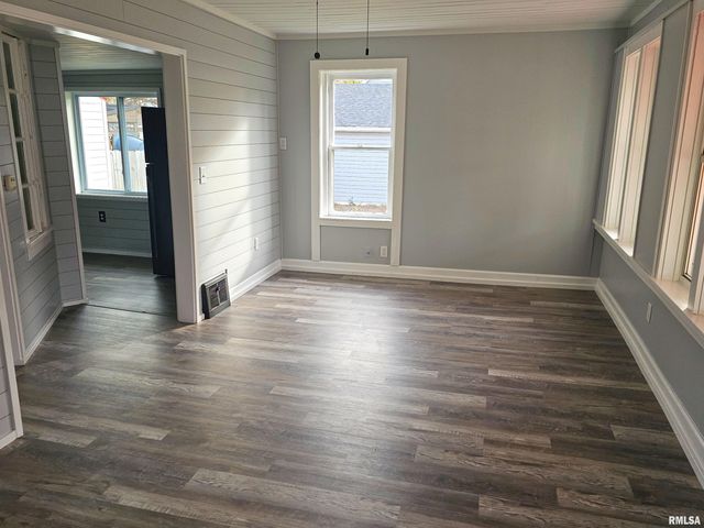 619 W PINE Street, Chillicothe, IL 61523