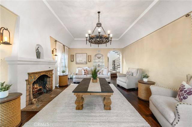 828 S Sunset Canyon, Burbank, CA 91501