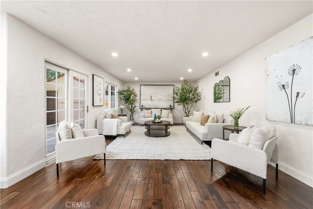 828 S Sunset Canyon, Burbank, CA 91501