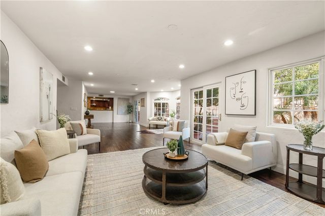 828 S Sunset Canyon, Burbank, CA 91501