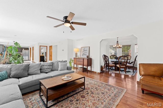 1820 Creekside Drive, Swansea, IL 62226