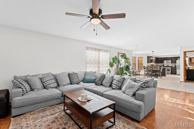 1820 Creekside Drive, Swansea, IL 62226