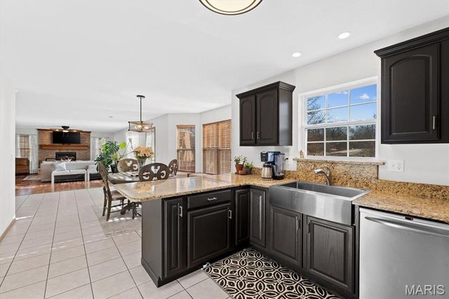 1820 Creekside Drive, Swansea, IL 62226