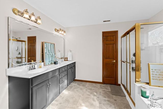 1820 Creekside Drive, Swansea, IL 62226