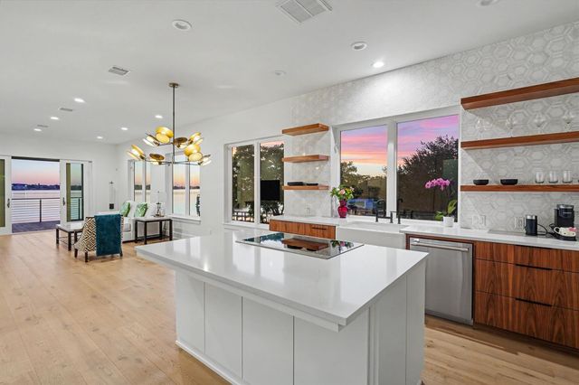 2002 Cove Park Drive, Kemah, TX 77565