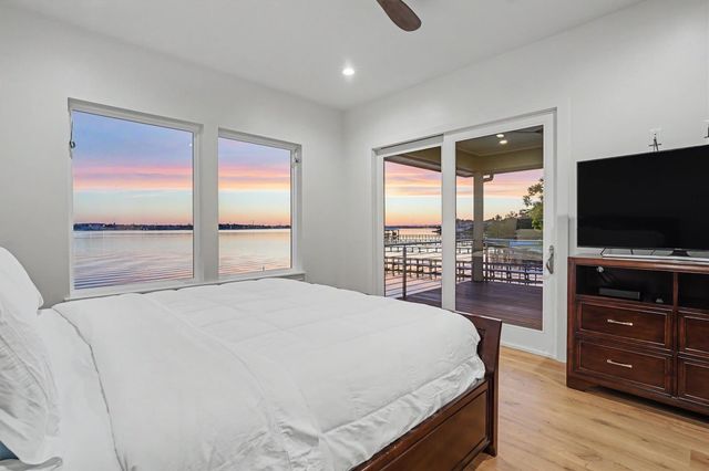 2002 Cove Park Drive, Kemah, TX 77565