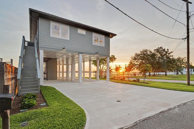 2002 Cove Park Drive, Kemah, TX 77565