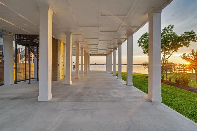 2002 Cove Park Drive, Kemah, TX 77565