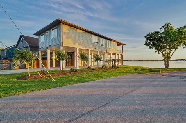 2002 Cove Park Drive, Kemah, TX 77565
