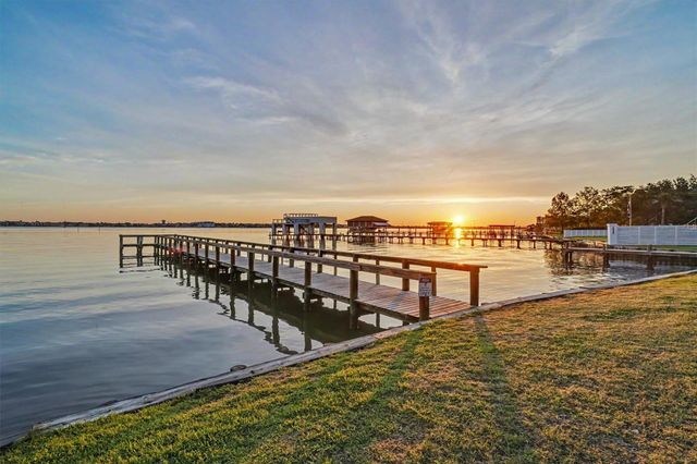 2002 Cove Park Drive, Kemah, TX 77565